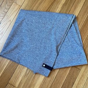 Lululemon scarf OS, like new condition